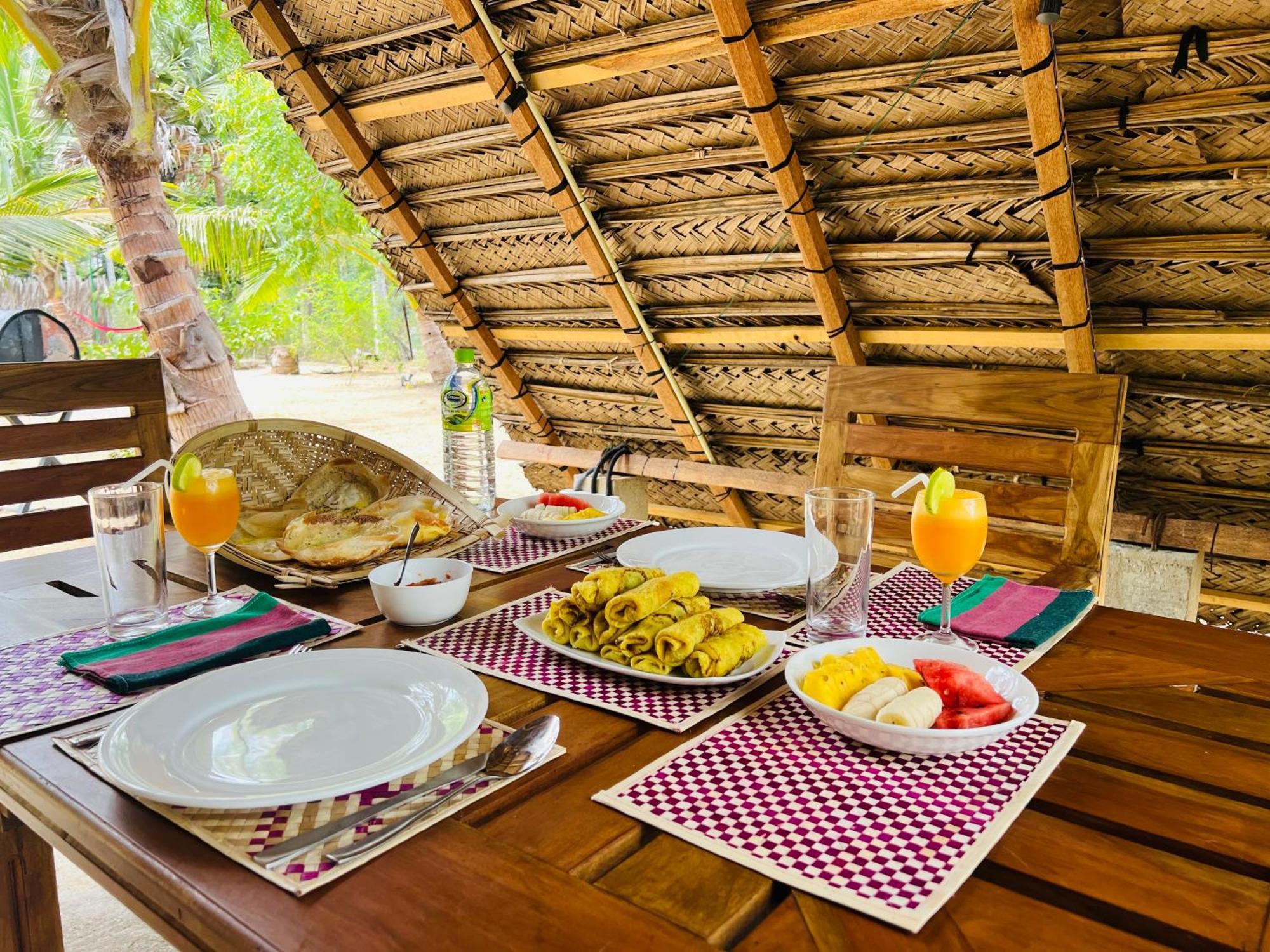 Kingfisher Beach Resort-Yala Kirinda  Exterior photo