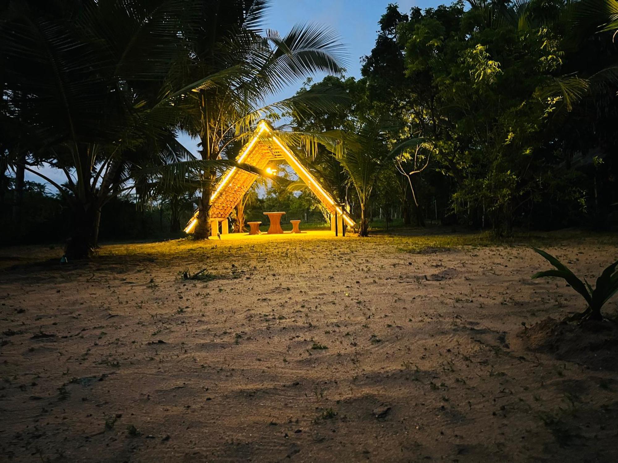 Kingfisher Beach Resort-Yala Kirinda  Exterior photo